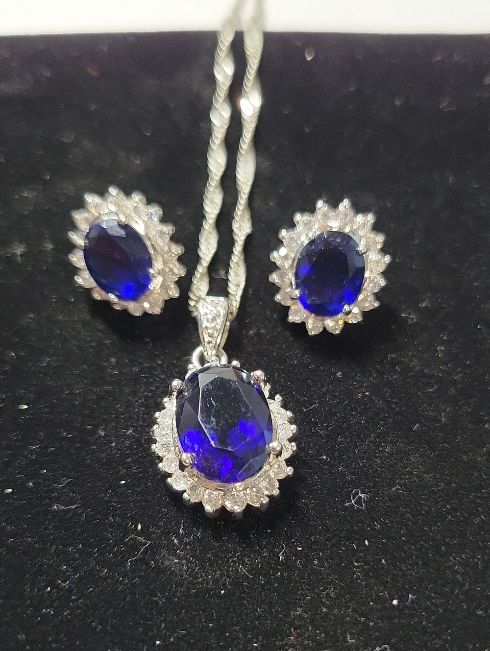 Blue Oval Halo Pendant and Stud Earrings Set - Silver 925
